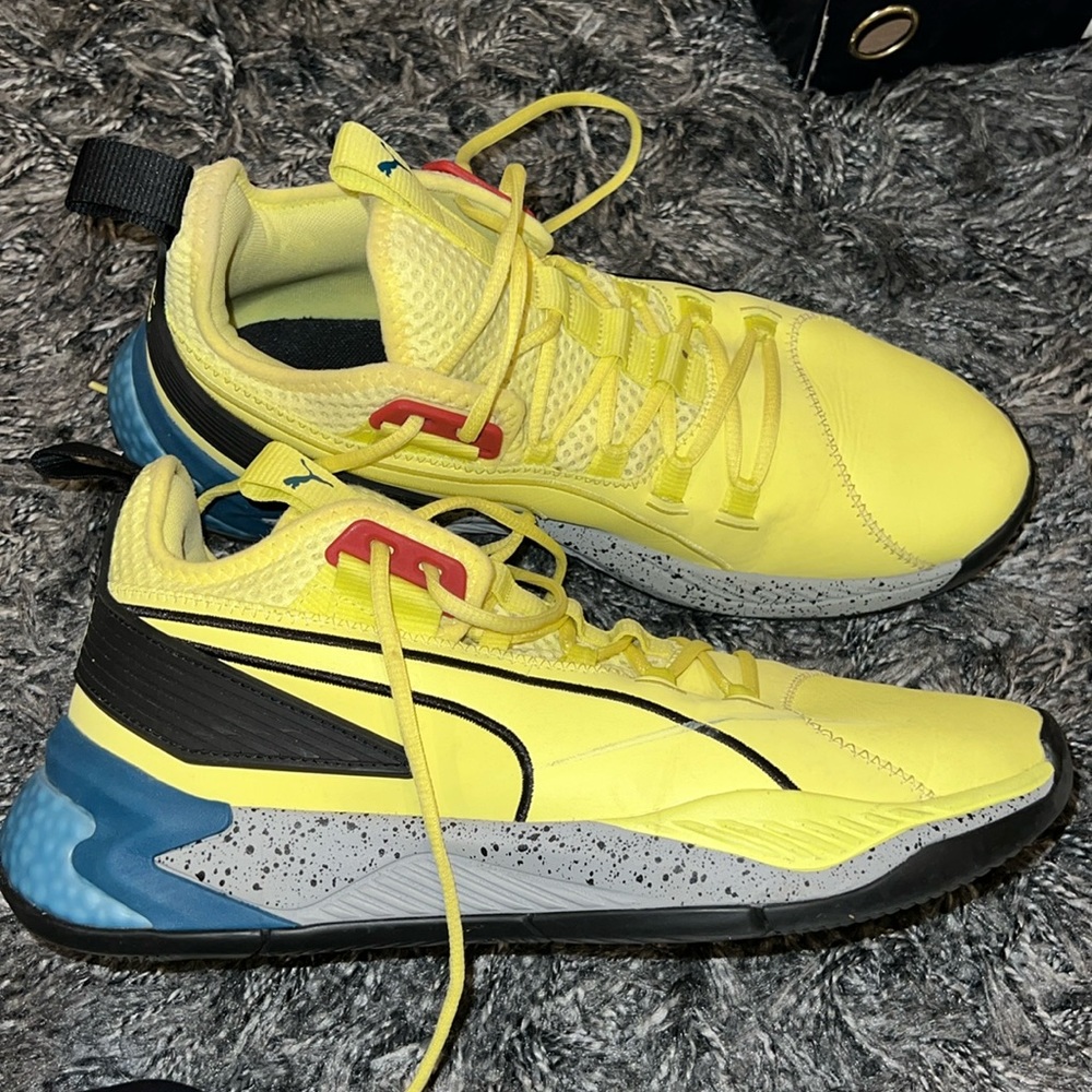 Men’s puma sneakers